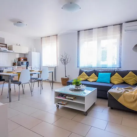 Nicole Апартаменты *